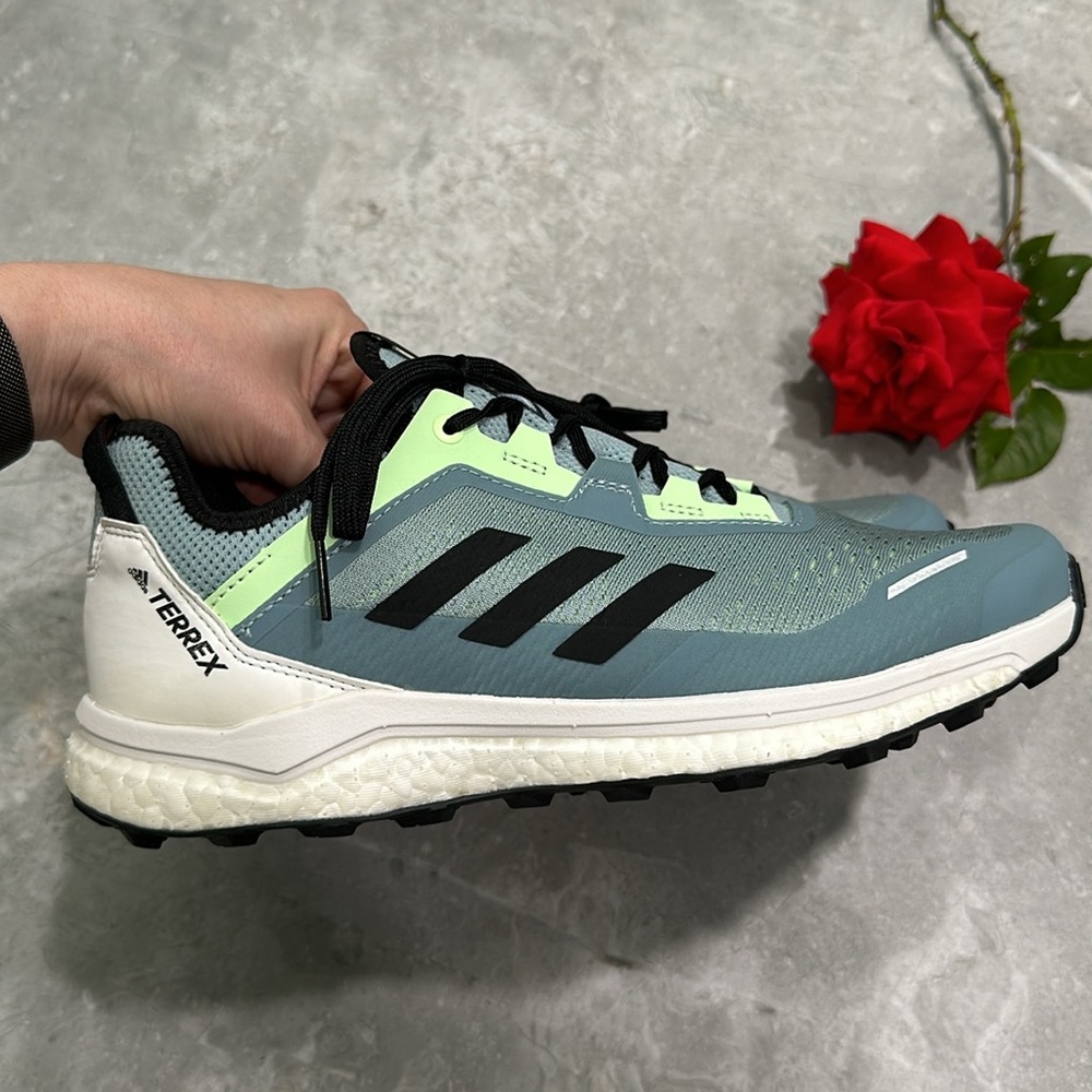 NWT Adidas 270 Outdoor Women's Terrex Agravic Flow Ash - Picture 3 of 8